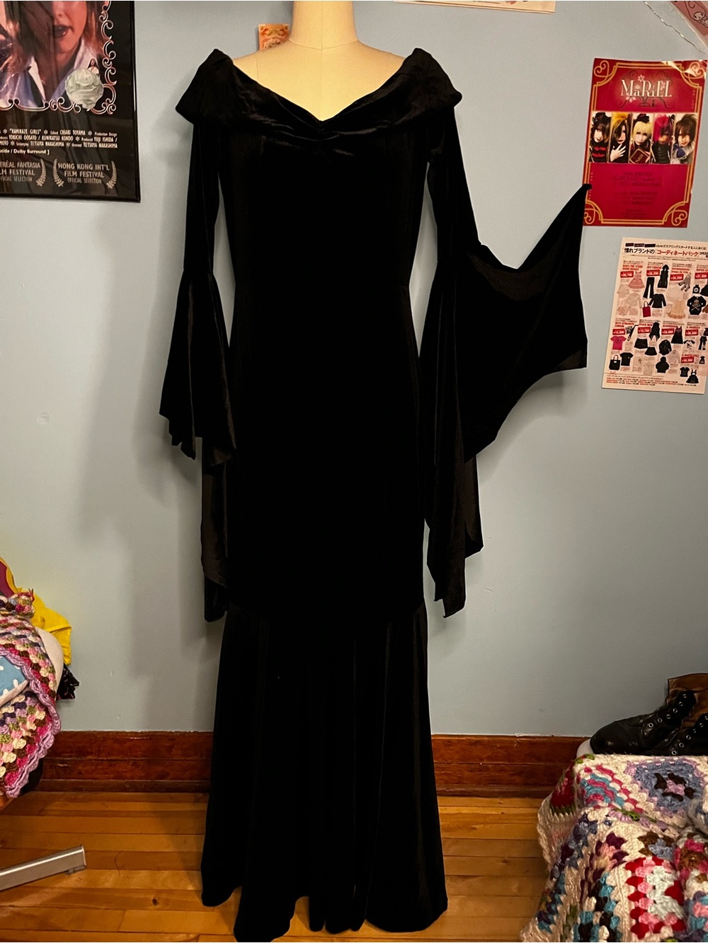 Morticia Addams Black Velvet Gothic Retro Pinup Vampire Dress Halloween